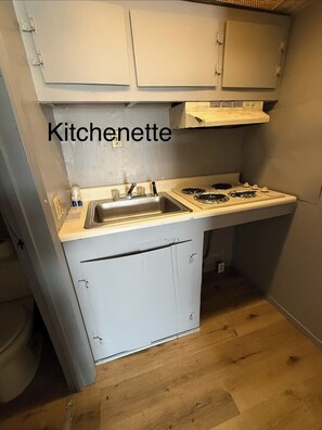 Private kitchenette - Rodeway Inn Findlay University Area (Findlay)