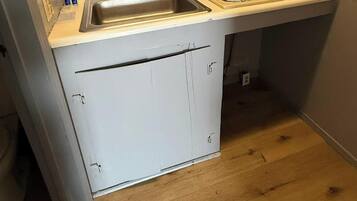 Standard Double Room, 2 Double Beds, Smoking | Private kitchenette | Fridge, microwave