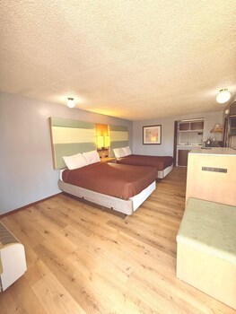 Rodeway Inn Findlay University Area