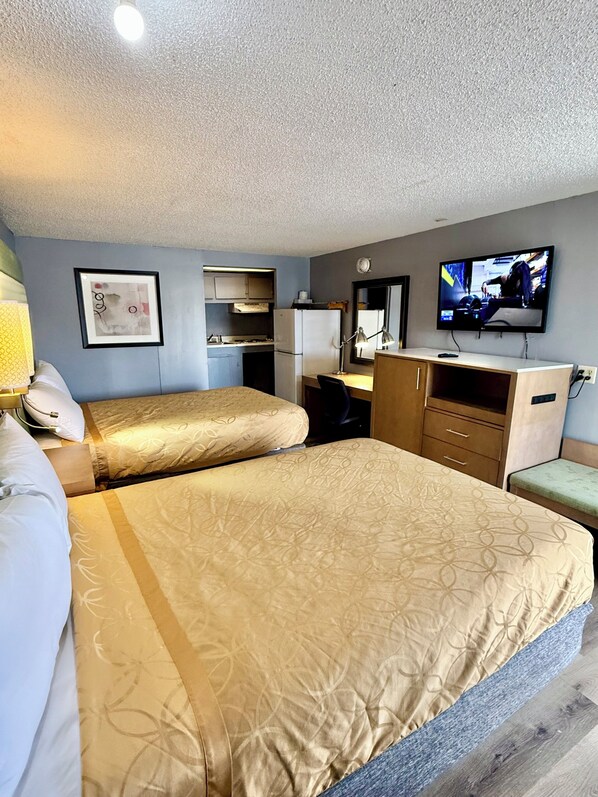 Private kitchenette - Rodeway Inn Findlay University Area (Findlay)