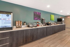 Tägliches inbegriffenes kontinentales Frühstück