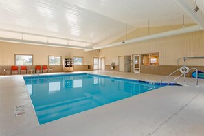 Innendørsbasseng