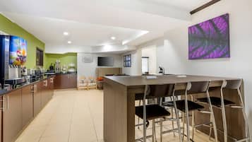 Free daily buffet breakfast