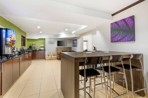 Free daily buffet breakfast - Sleep Inn at Greenville Convention Cente (Greenville)