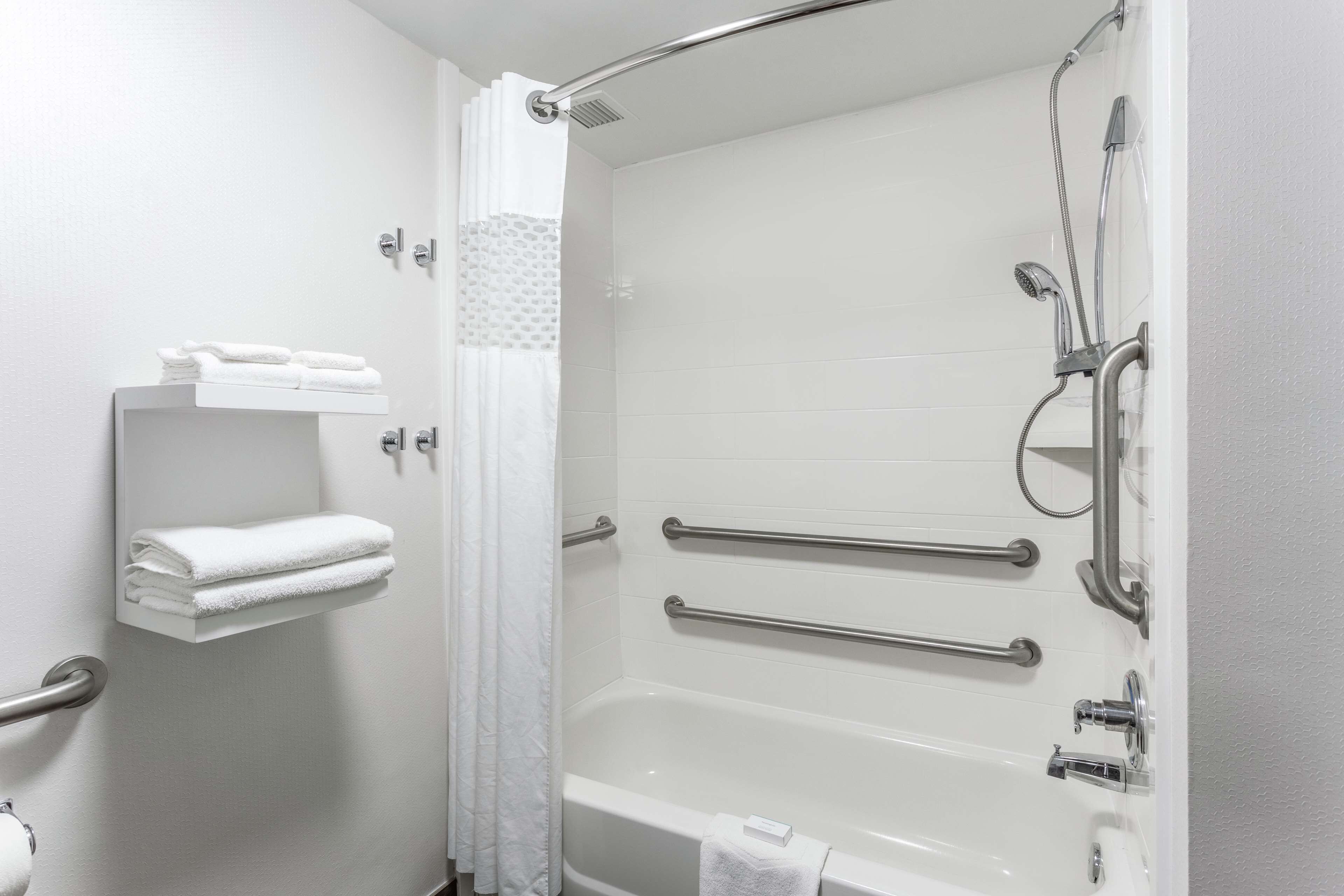 one king bed, non-smoking, accessible | bathroom | combined shower/bathtub, hair dryer, towels