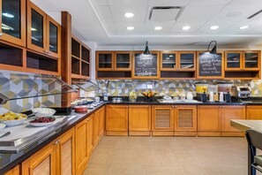 Free daily full breakfast  - The IAH Houston Hotel (Houston)
