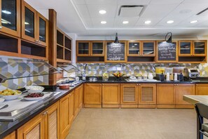 Petit déjeuner complet compris tous les jours