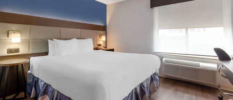 Standard Room, 1 King Bed, Non Smoking, Refrigerator & Microwave (with Sofabed) | Desk, free cots/infant beds, rollaway beds, free WiFi