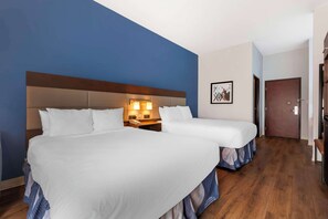 Chambre Standard, 2 grands lits, non-fumeur, réfrigérateur et four à micro-ondes
