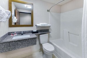 Combined shower/bathtub, deep-soaking bathtub, free toiletries, towels