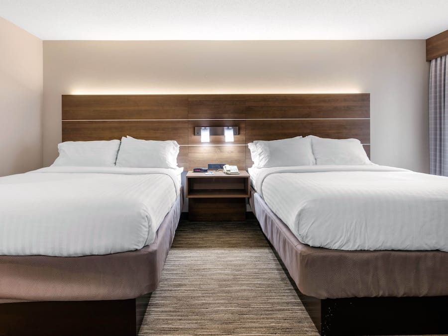 Premium bedding, in-room safe, desk, blackout drapes