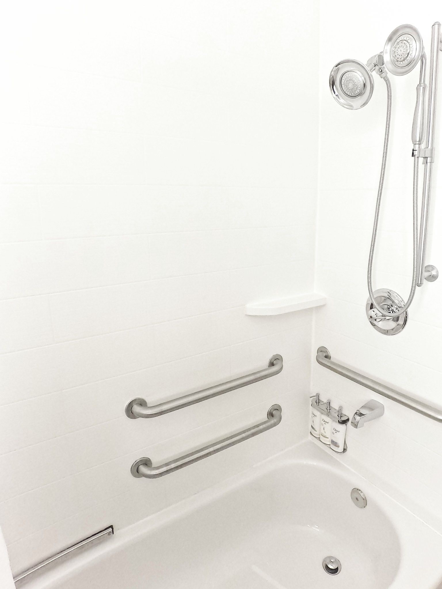 Standard Room, 1 King Bed, Accessible, Non Smoking (Communications Accessible) | Bathroom | Combined shower/tub, rainfall showerhead, free toiletries, hair dryer