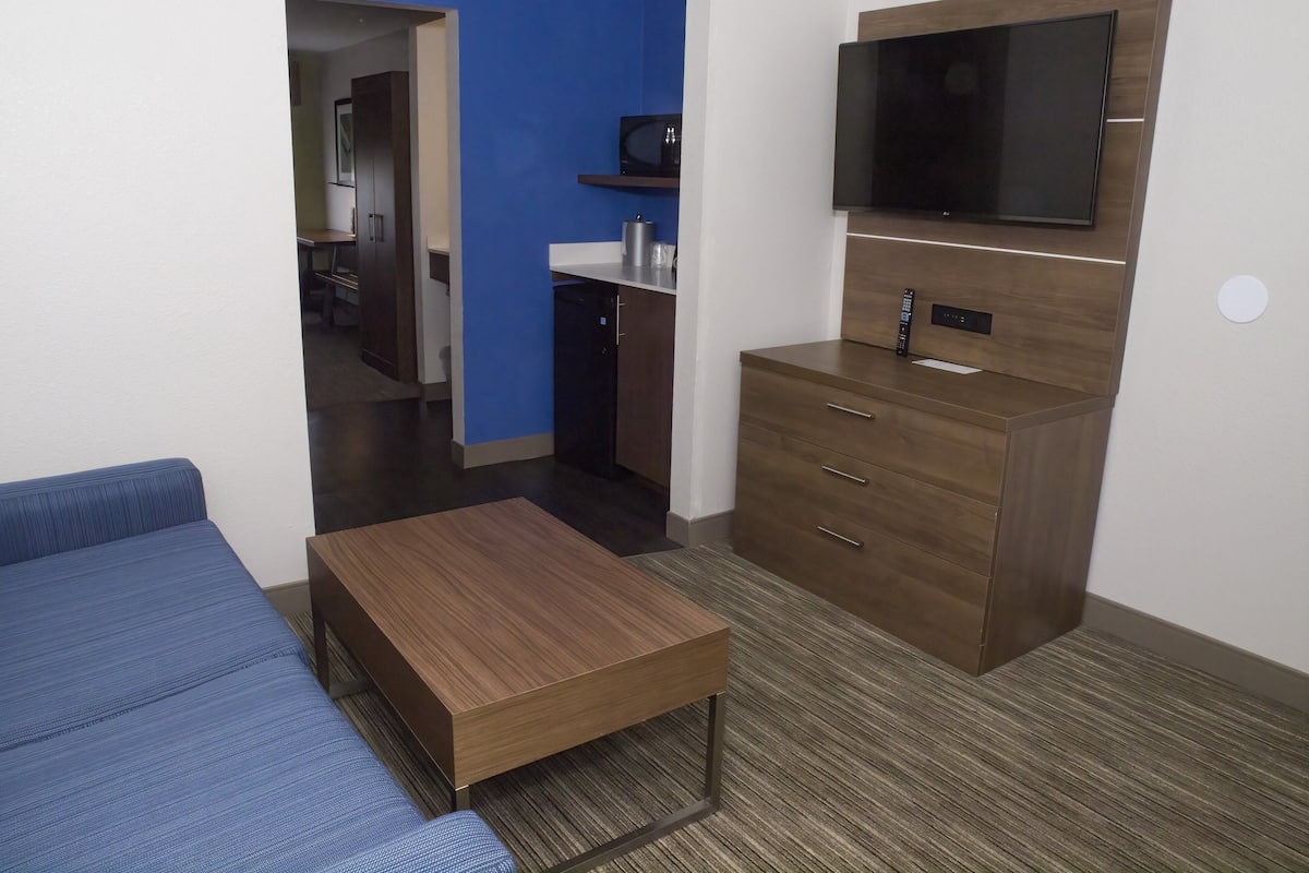 Suíte, 1 cama King e sofá-cama | Cofres nos quartos, escrivaninha, cortinas blackout