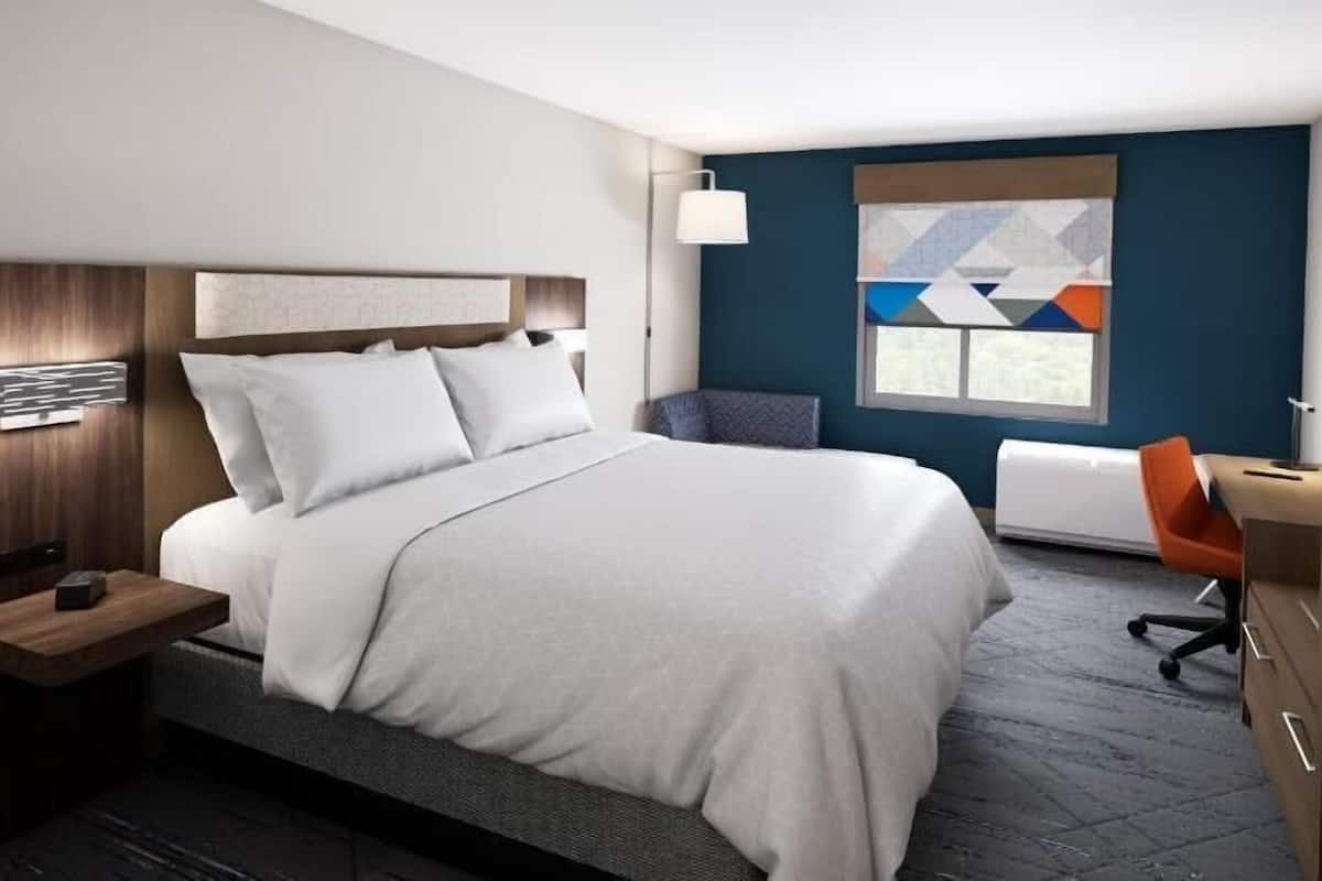 Hochwertige Bettwaren, Zimmersafe, Schreibtisch