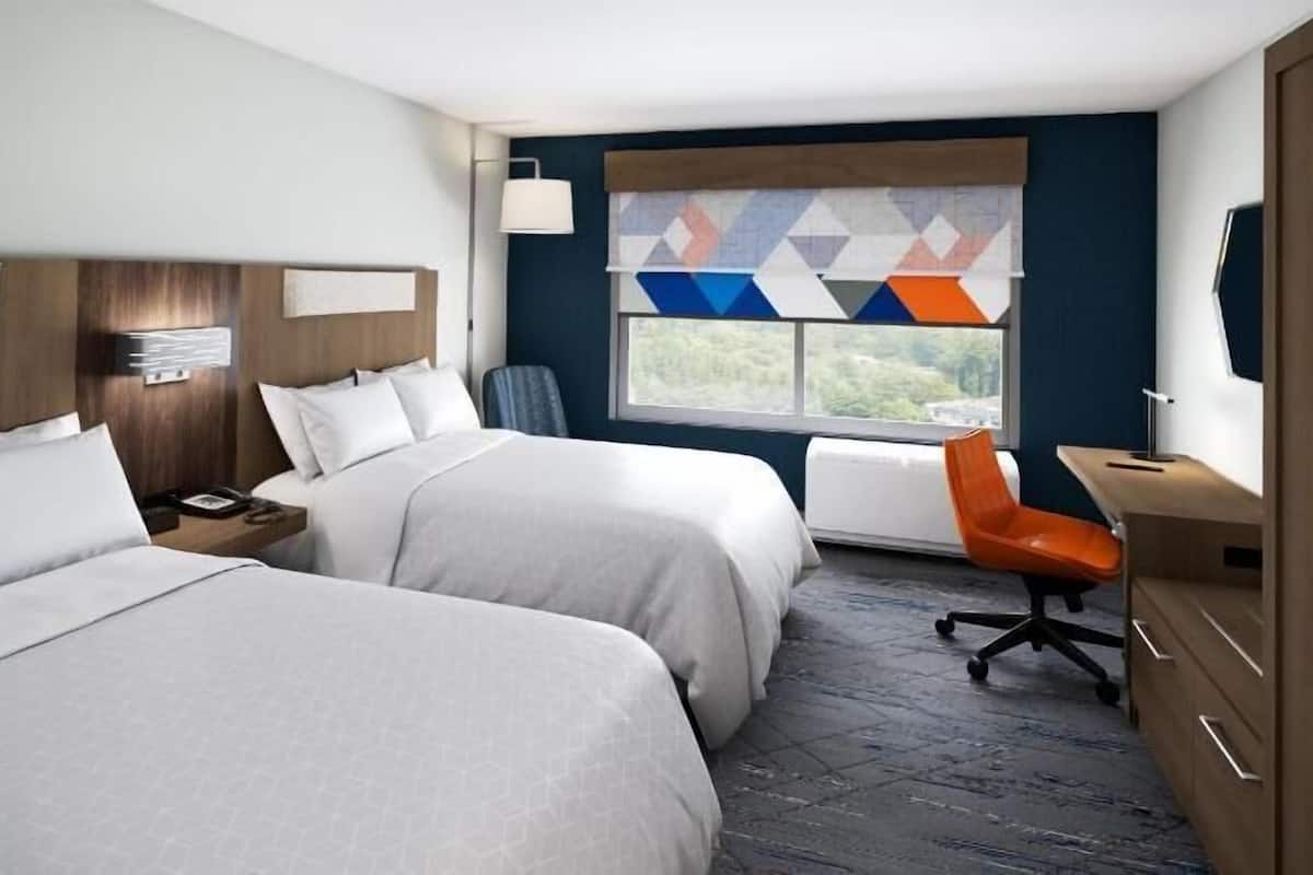 Hochwertige Bettwaren, Zimmersafe, Schreibtisch