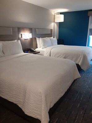 Standard Room | Premium bedding, in-room safe, desk, laptop workspace