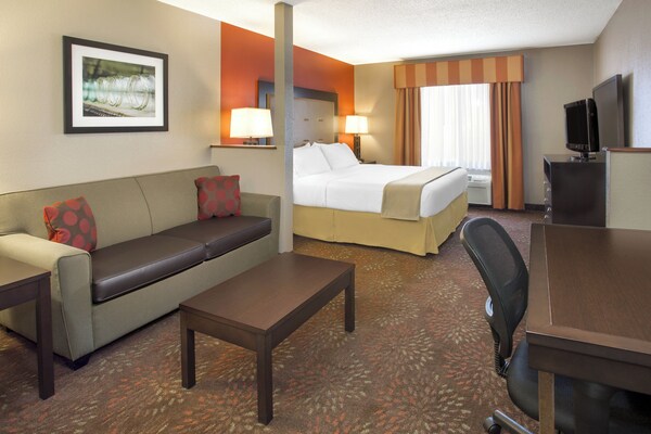 Muncie Place Hotel & Suites - Muncie, IN
