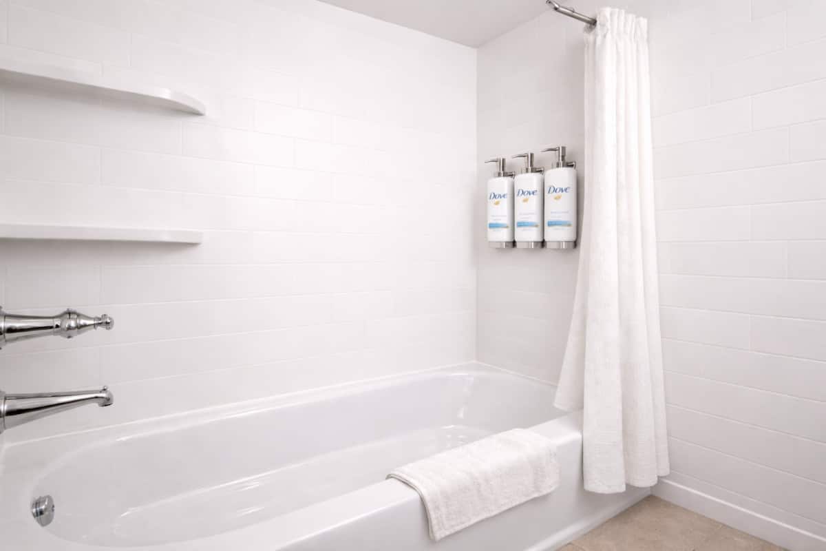 Suite, 1 Queen-Bett, Kamin | Zimmersafe, Schreibtisch, laptopgeeigneter Arbeitsplatz