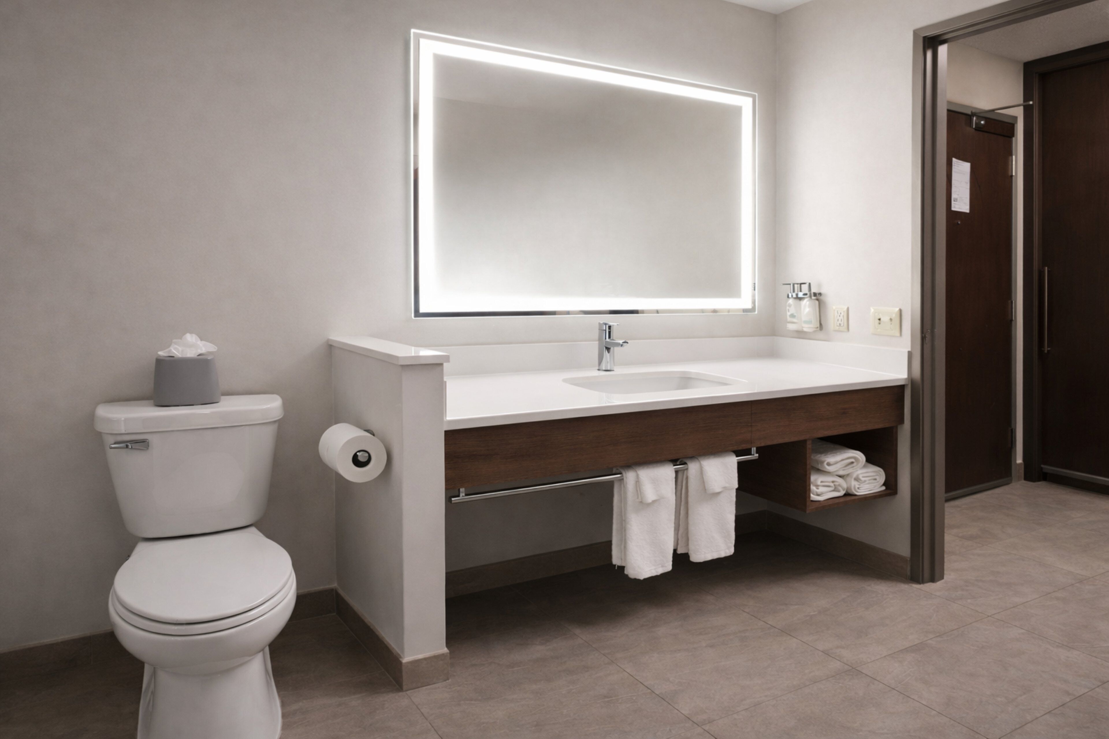 Standardzimmer, 1 King-Bett | Zimmersafe, Schreibtisch, laptopgeeigneter Arbeitsplatz