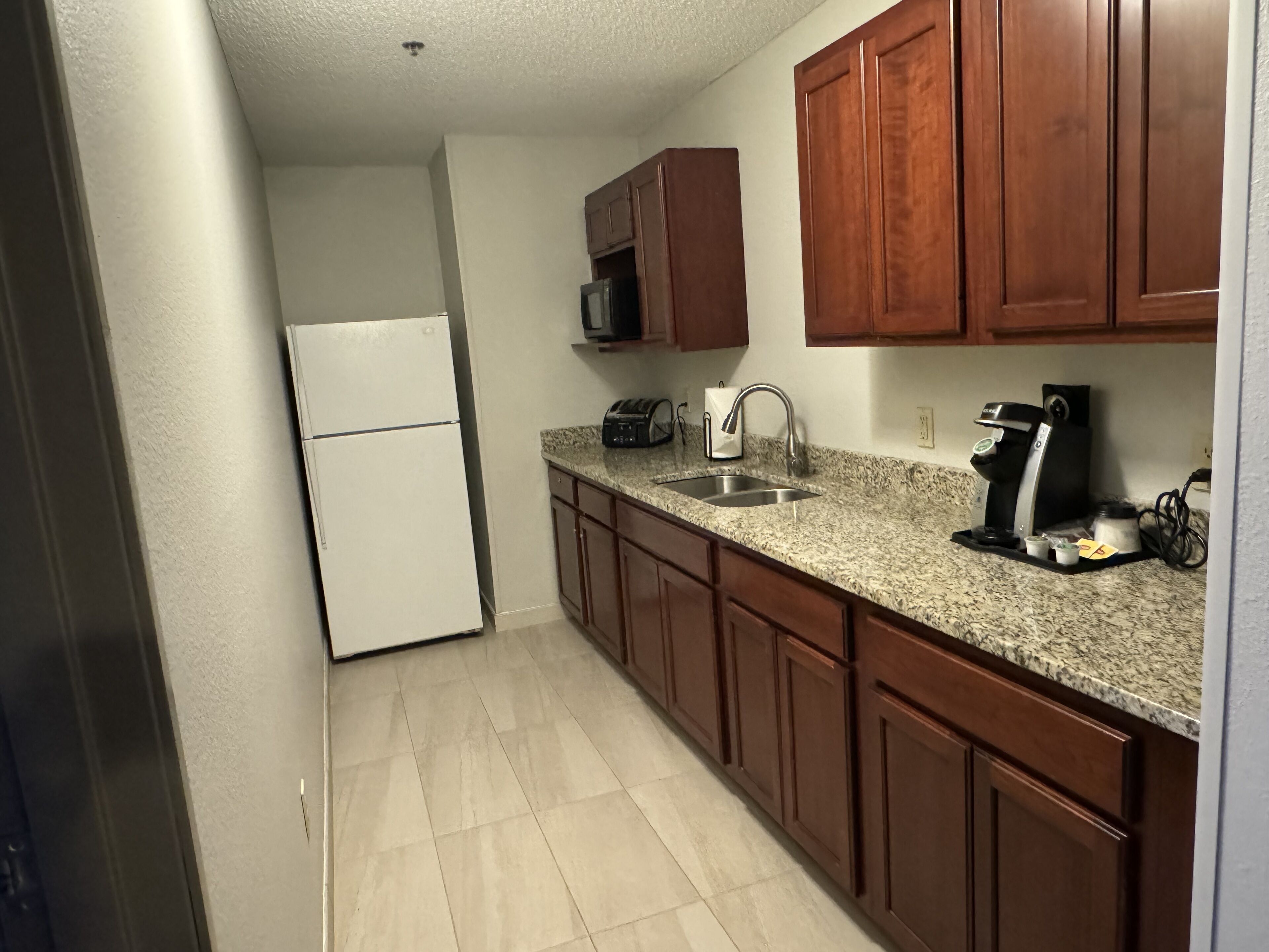 suite, 1 bedroom | living area | flat-screen tv