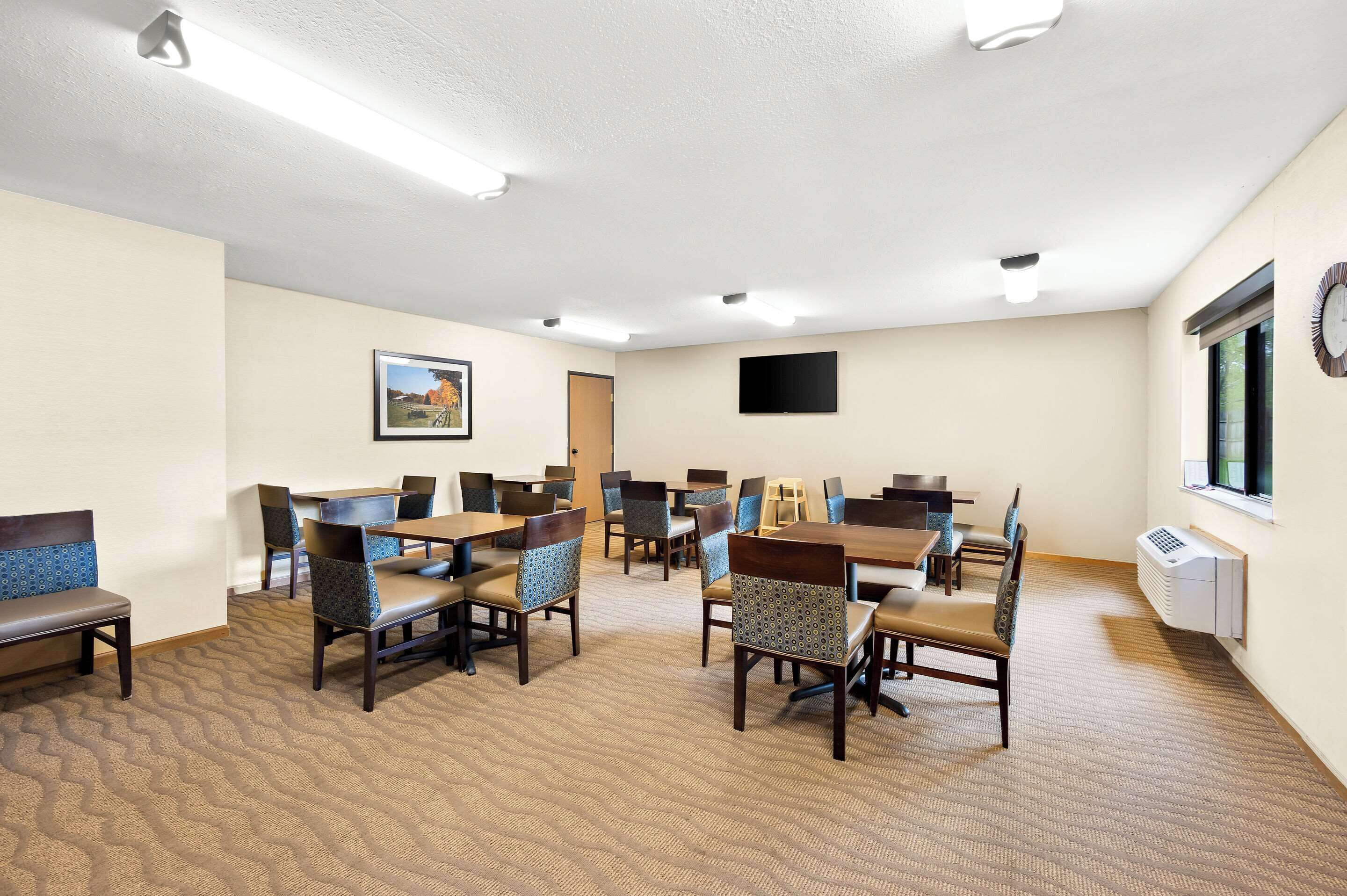 free daily full breakfast