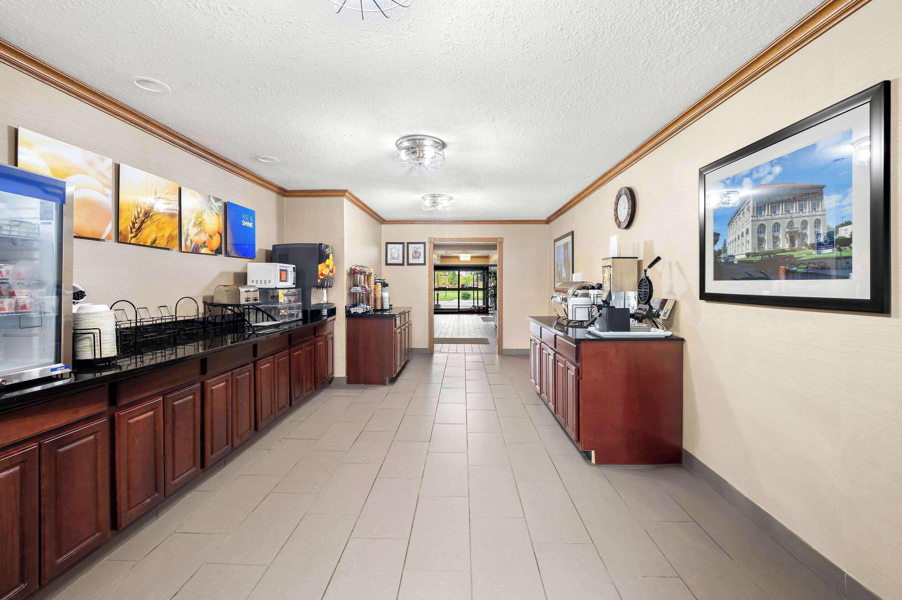 free daily full breakfast