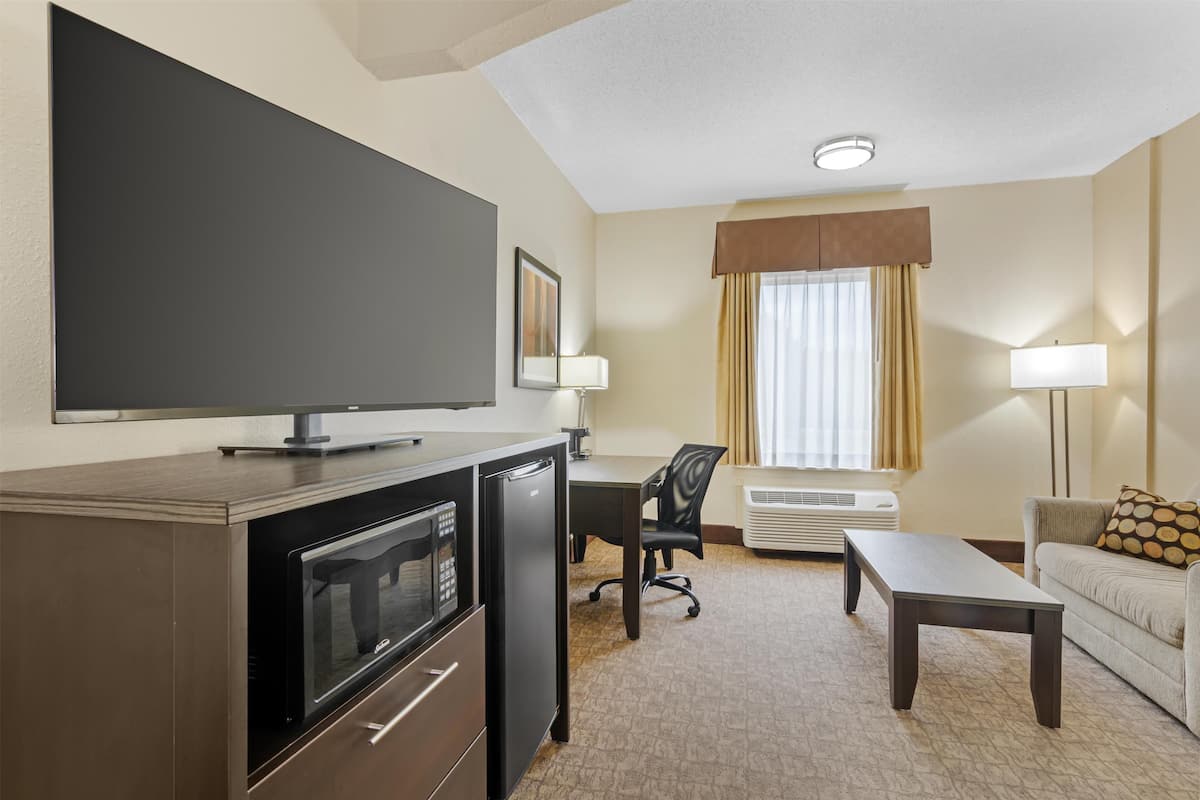 1 bedroom, desk, laptop workspace, blackout curtains