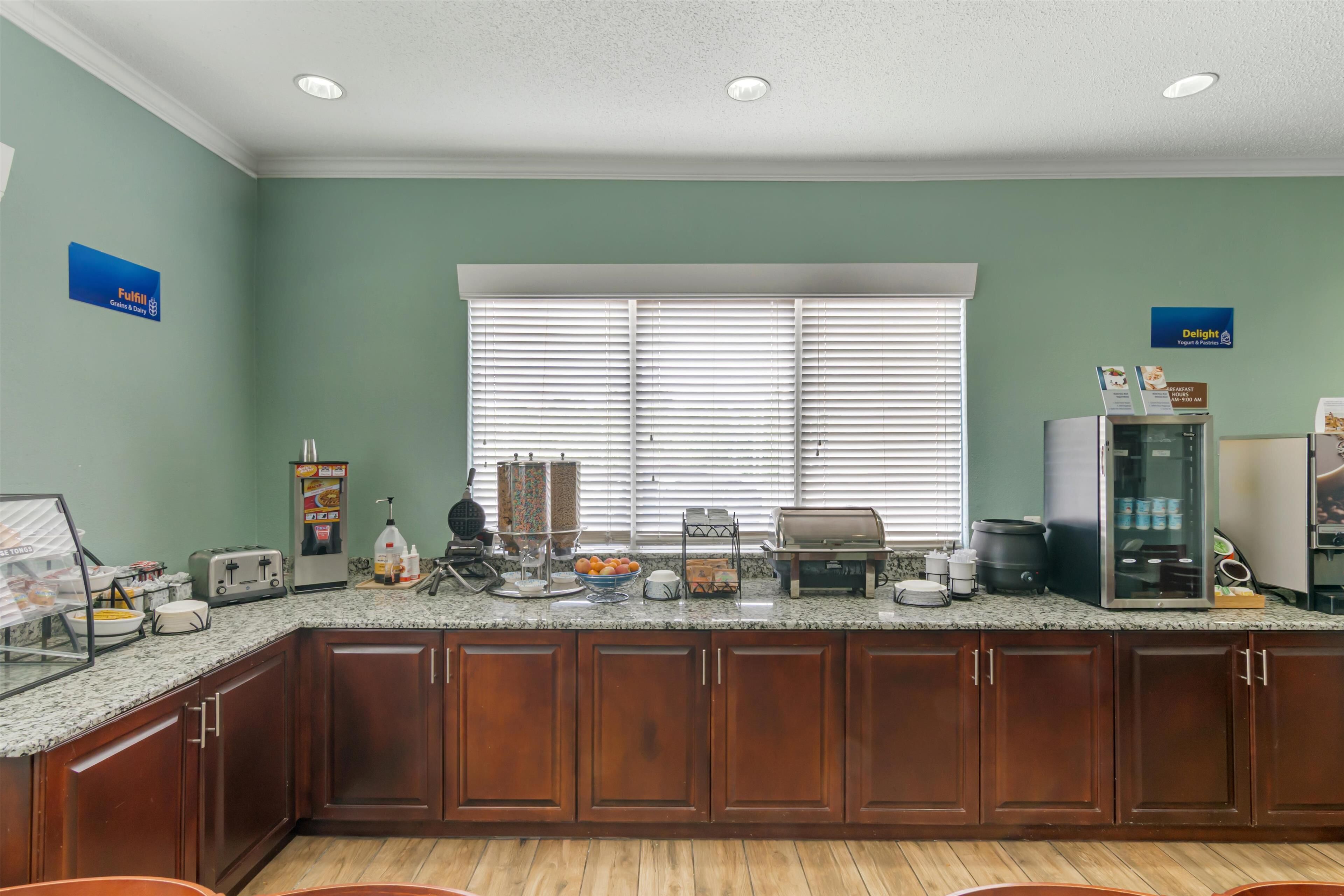 free daily full breakfast