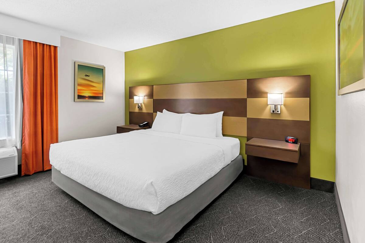 Standardzimmer, 1 King-Bett, barrierefrei, Kühlschrank und Mikrowelle
