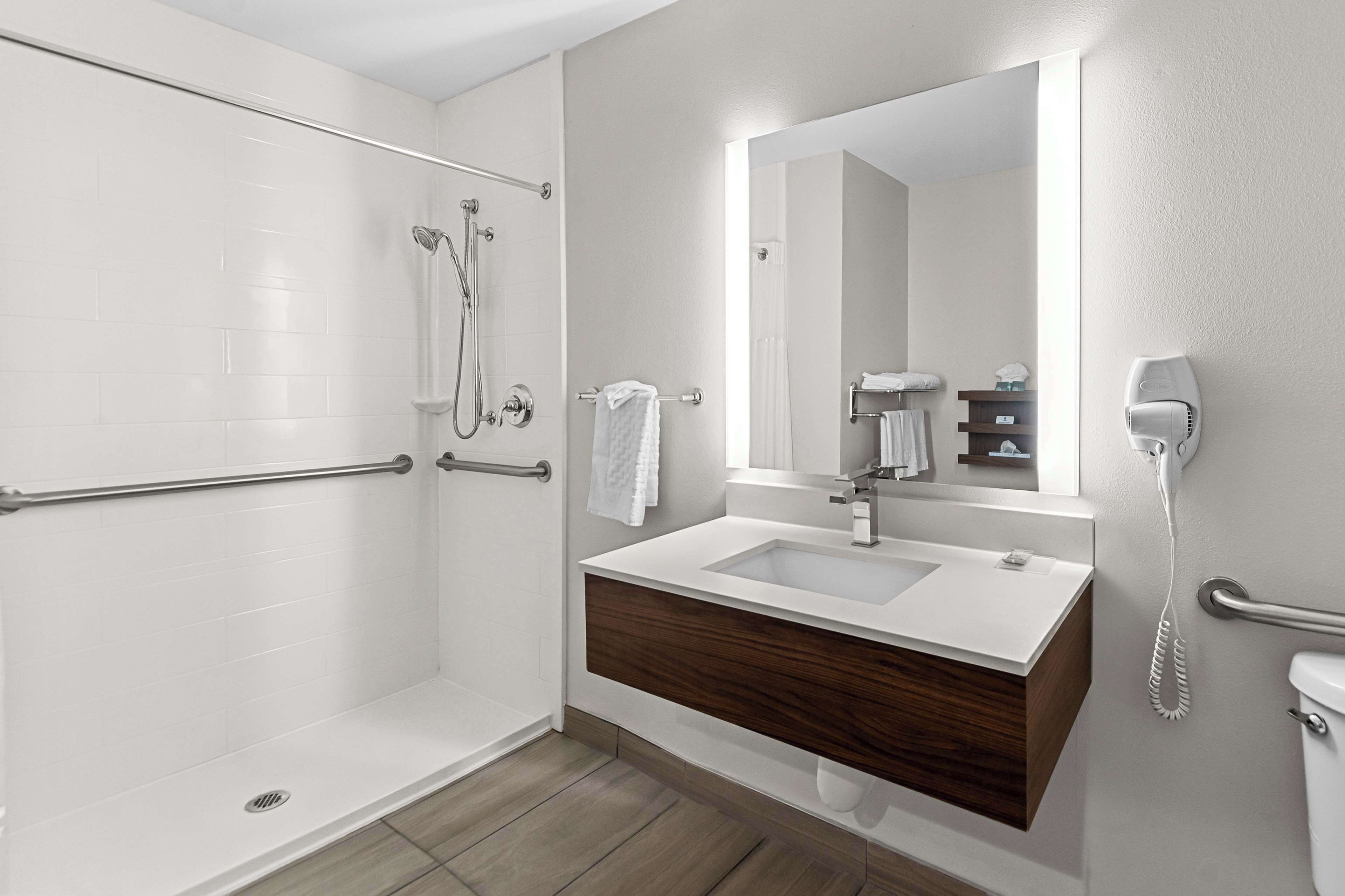 combined shower/bathtub, free toiletries, hair dryer, towels