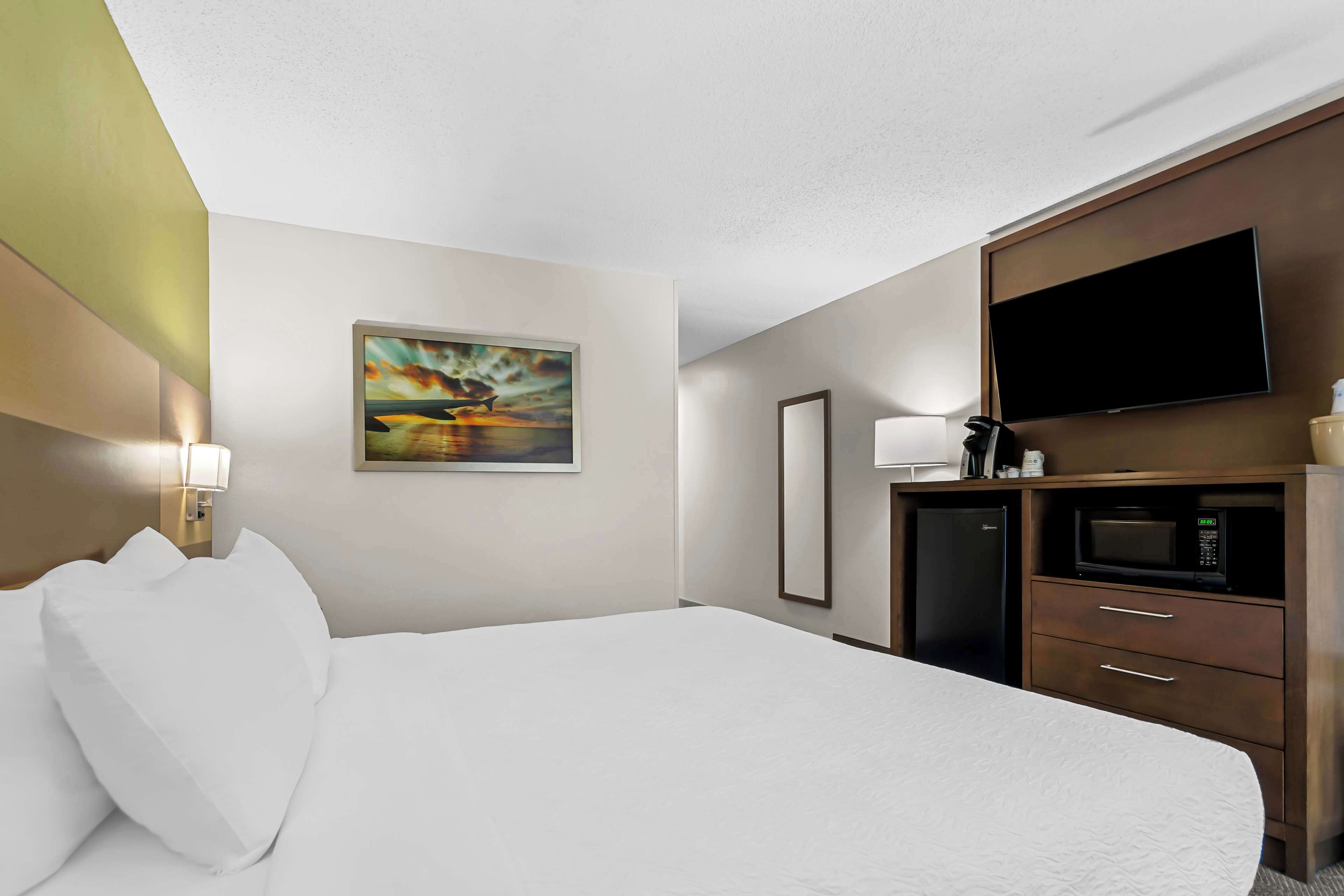 standard room, 1 king bed, accessible, refrigerator & microwave | in-room safe, desk, laptop workspace, iron/ironing board