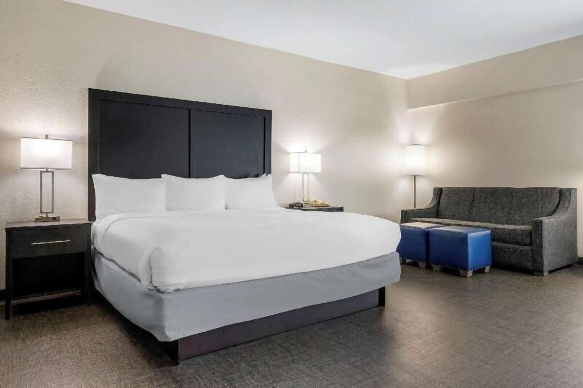 Pillowtop beds, in-room safe, desk, laptop workspace