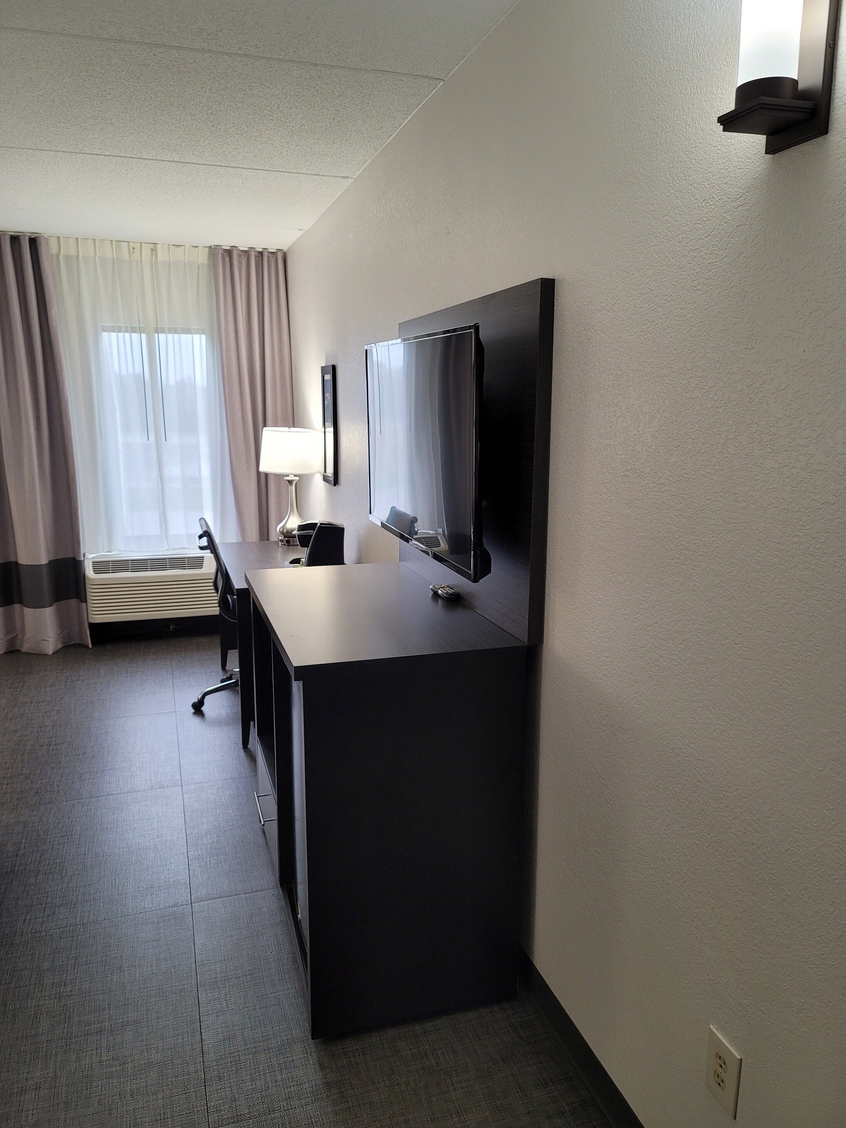 1 bedroom, premium bedding, pillow-top beds, in-room safe