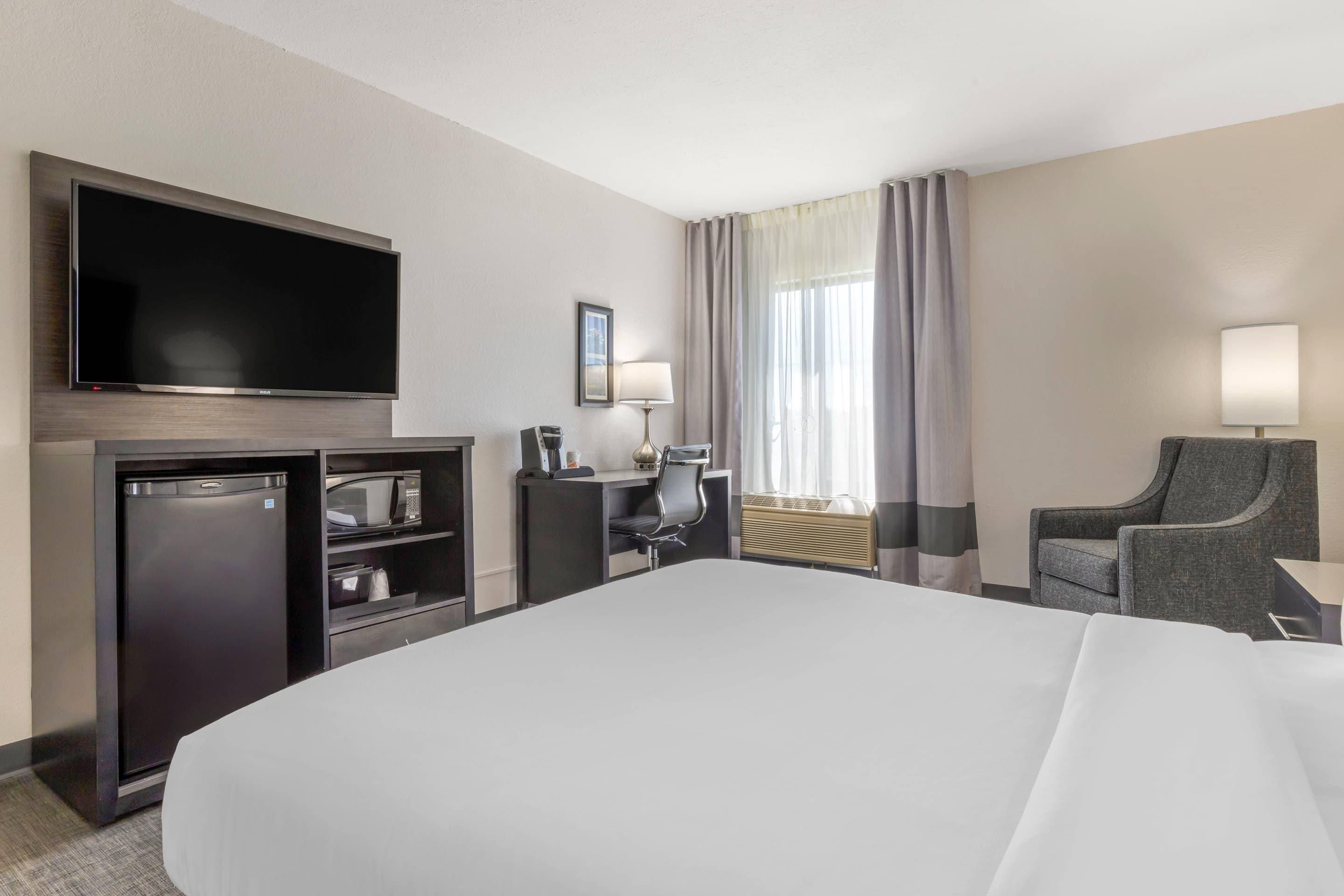 Pillowtop beds, in-room safe, desk, laptop workspace