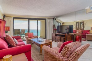 Beachside Towers One Bedroom Gulf View | Living area