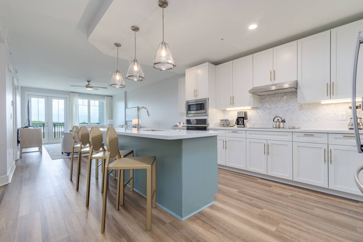 Osprey Pointe 2 Bedroom Pool View | Eget kjøkken | Kaffetrakter/tekoker og mikrobølgeovn