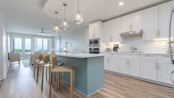 Osprey Pointe 2 Bedroom Pool View | Private kitchen