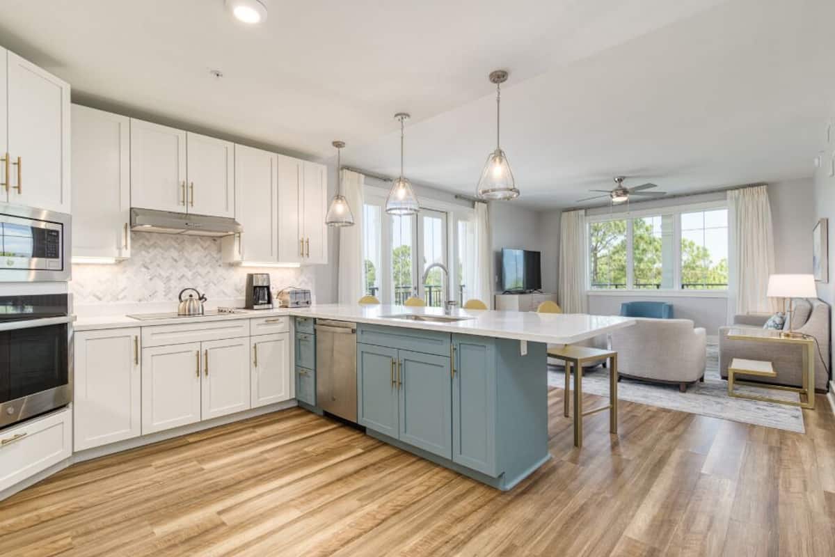 Osprey Pointe 3 Bedroom Nature View | Living area | 32-inch TV with cable channels