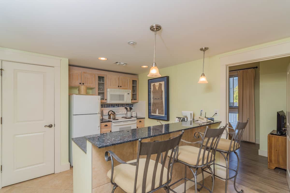 Village of Baytowne Wharf Two Bedroom | Eget kjøkken | Kaffetrakter/tekoker og mikrobølgeovn