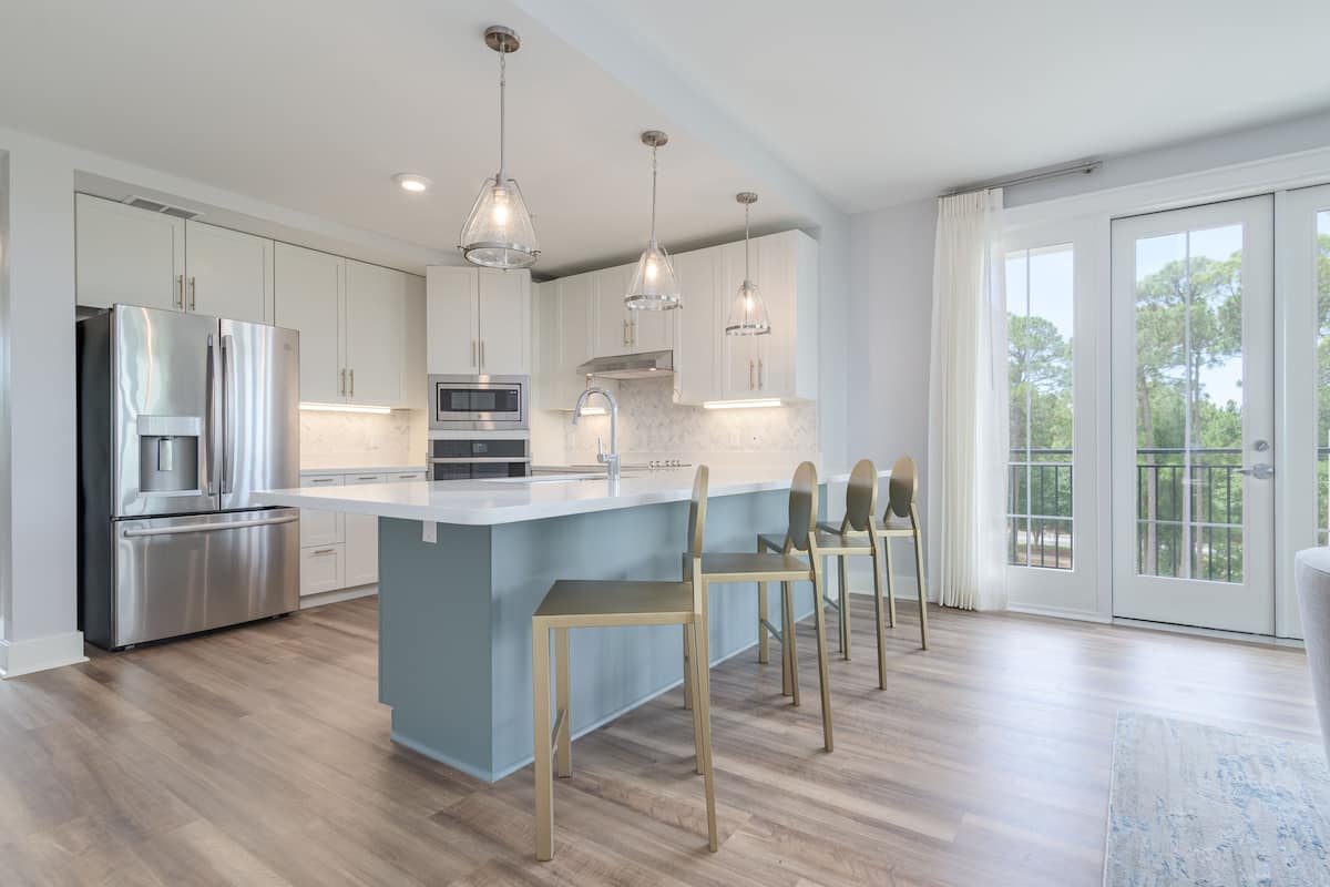 Osprey Pointe 3 Bedroom Bay View | Oppholdsområde | En 32-tommers TV med kabel-kanaler