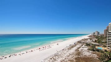 Beachside Towers Two Bedroom Gulf View | Vista desde la habitación