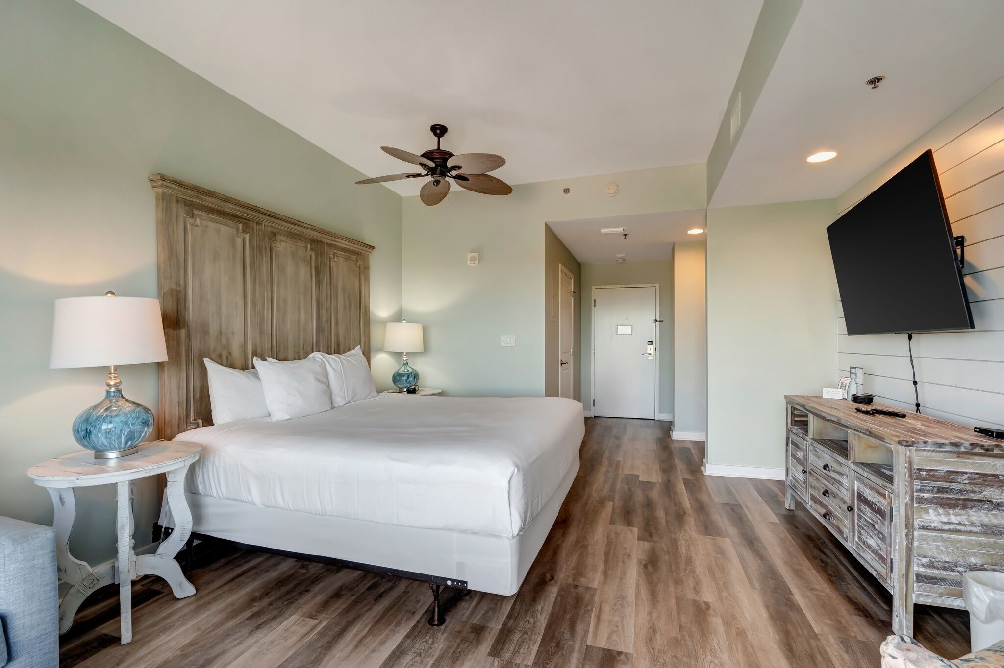 Luau Studio | Individually decorated, individually furnished, soundproofing