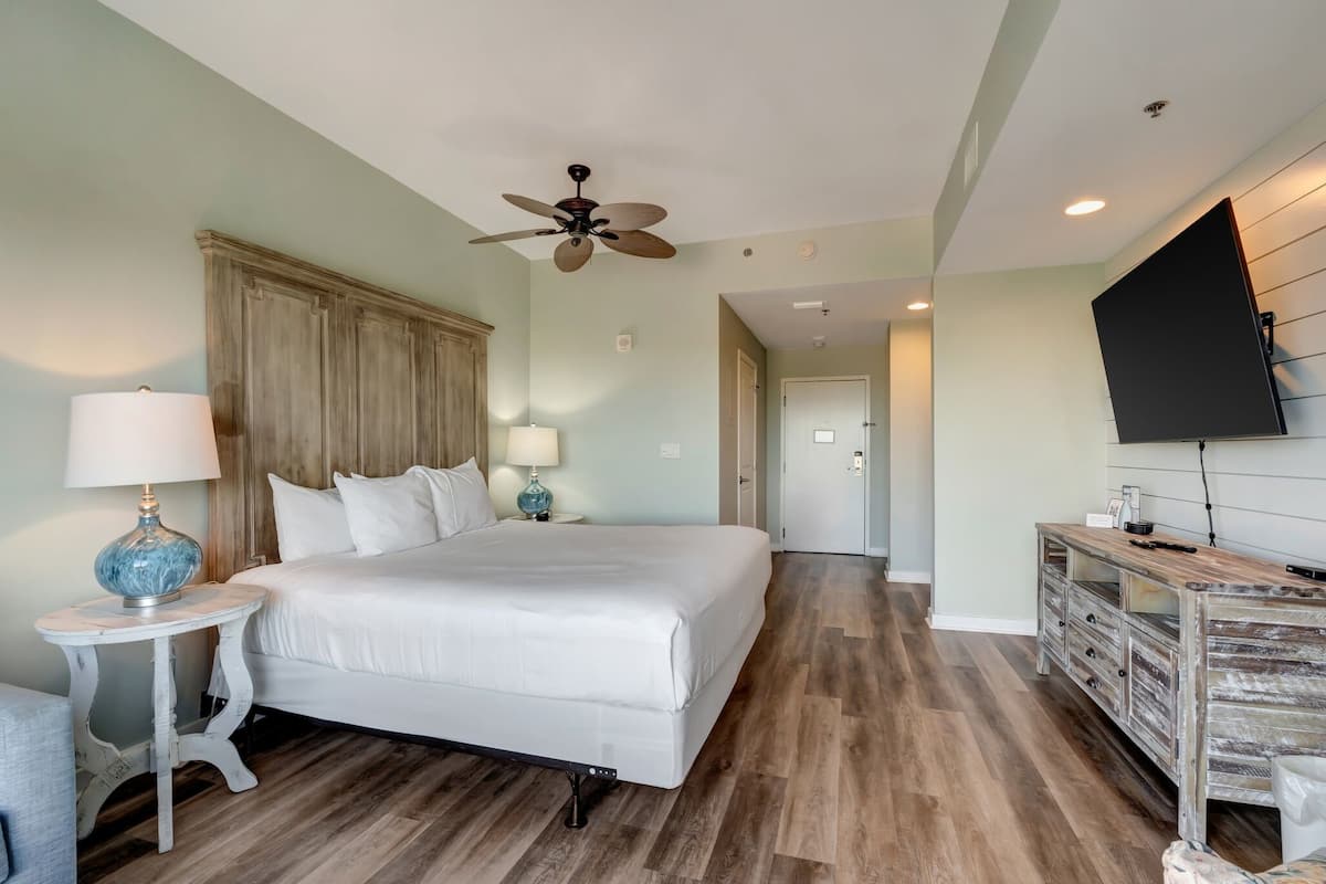 Luau Studio | Individually decorated, individually furnished, soundproofing