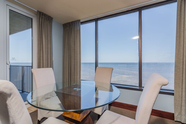 Bayside at Sandestin One Bedroom | In-room dining