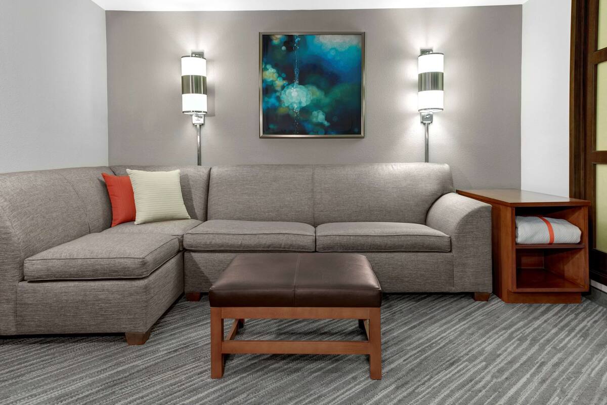 Premium bedding, down comforters, in-room safe, desk