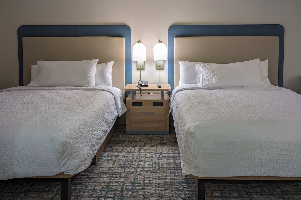 Literie de qualité, bureau, espace de travail pour ordinateurs portables