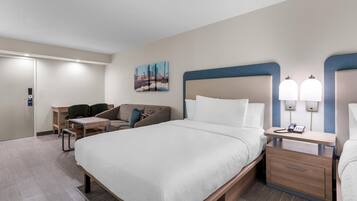 Studiosuite, 2 queensize-senger | Oppholdsområde | En 50-tommers Flatskjerm-TV med kabel-kanaler samt TV og Netflix