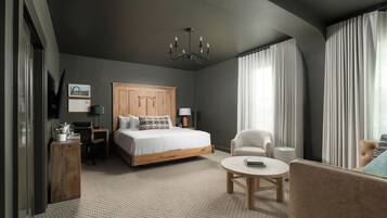 King Suite | Premium bedding, pillowtop beds, in-room safe, desk