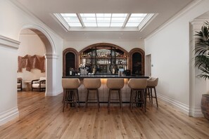 Bar-salon dans le hall