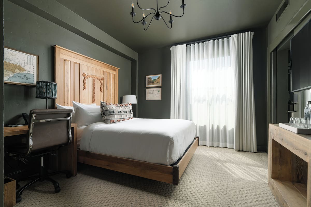 Historic Queen | Premium bedding, pillowtop beds, in-room safe, desk